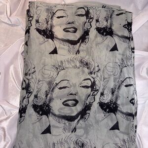 Stylish Black and Gray Marilyn Monroe Printed Scarf - No label